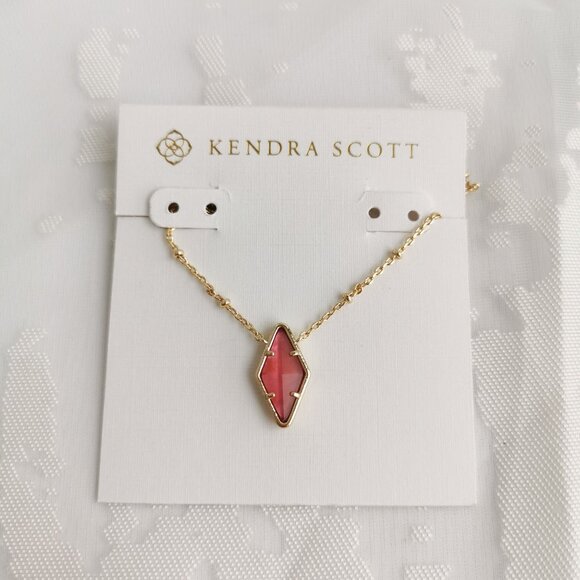 Kendra Scott Kinsley Gold Short Necklace Raspberry - Picture 1 of 4